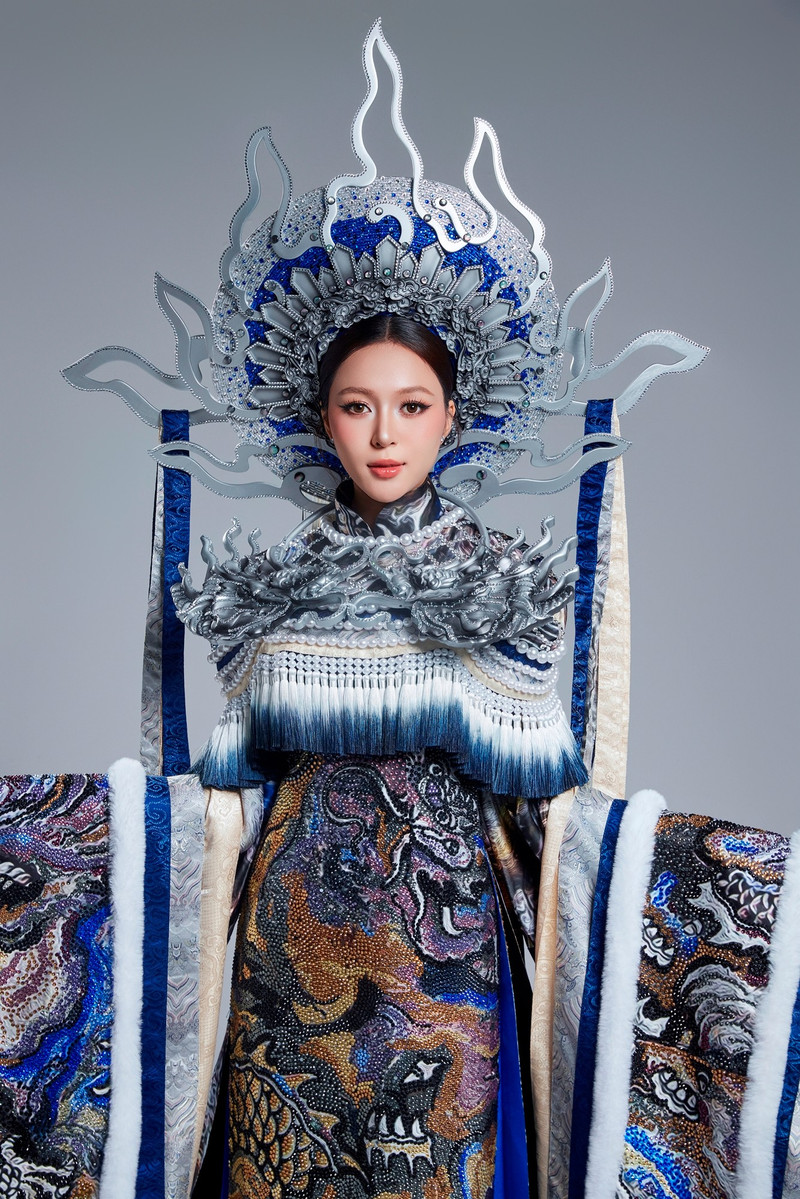 Miss International 2025: Trang phục dân tộc của Hoa hậu Kiều Duy có gì đặc biệt?