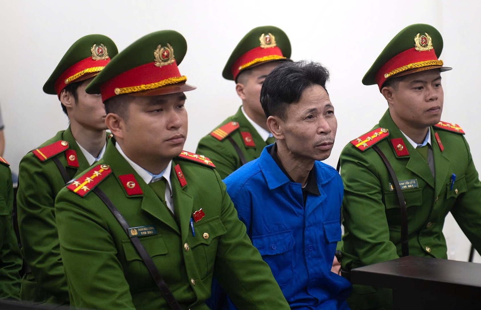 Kẻ đốt quán khiến 11 người chết 'bỗng mất thính lực' khi bị xét xử