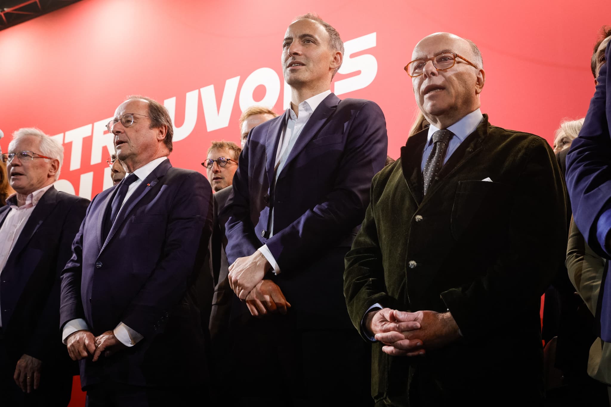 rapha-l-glucksmann-et-bernard-cazeneuve-s-affichent-pour-rassembler-la