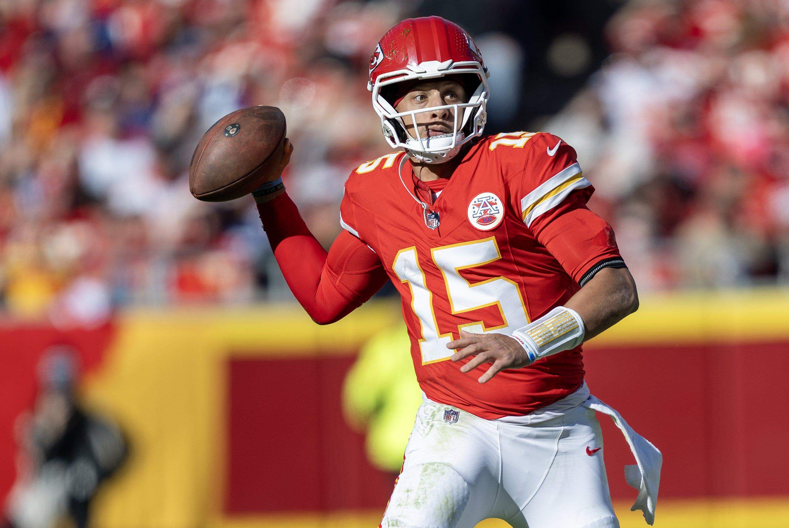 Chiefs fans noted free-agent receiver's response to Patrick Mahomes ...