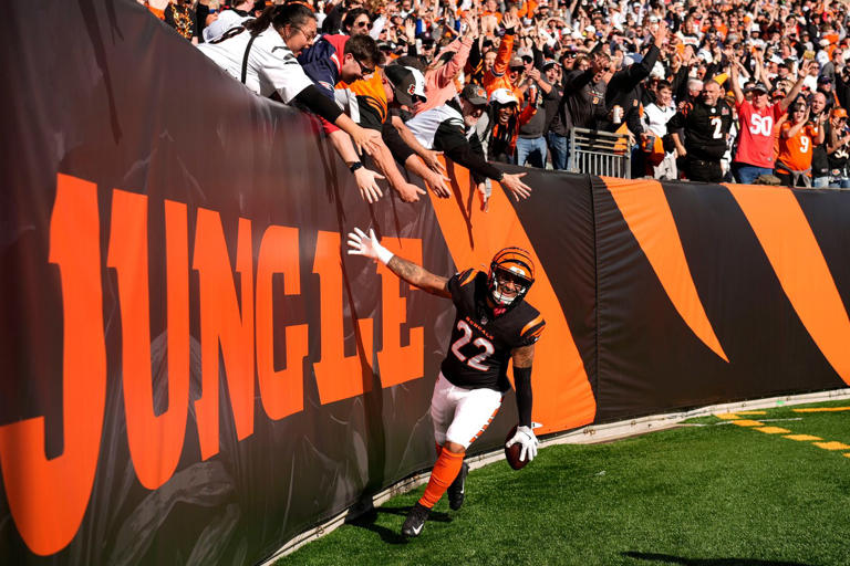 AFC-leading Patriots rally from 10-point deficit to beat Bengals 26-20 ...