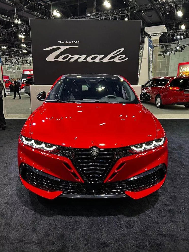 Alfa Romeo show al Los Angeles Auto Show con 33 Stradale e Nuova Tonale ...