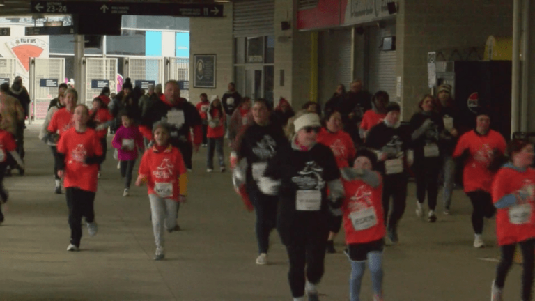 Hundreds run in 5K to celebrate