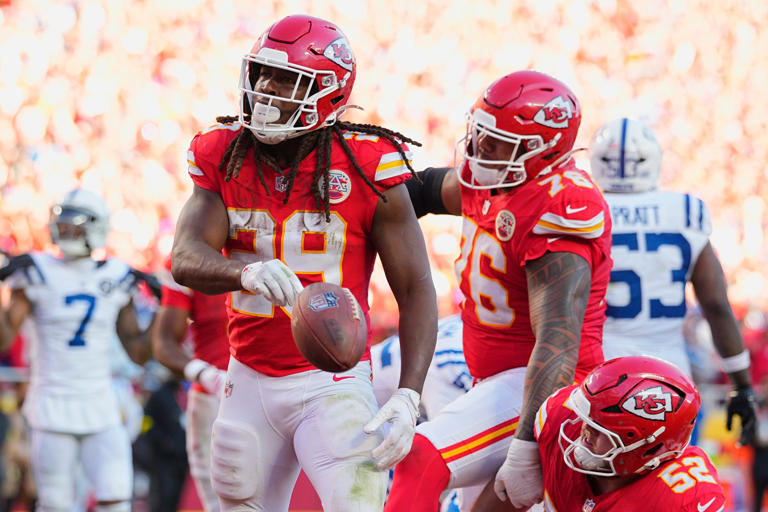 Chiefs vs. Colts: RB Kareem Hunt scores clutch rushing TD in Week 12