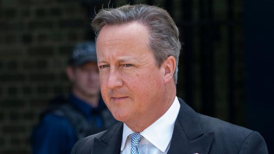Lord Cameron revela que tuvo cáncer de próstata