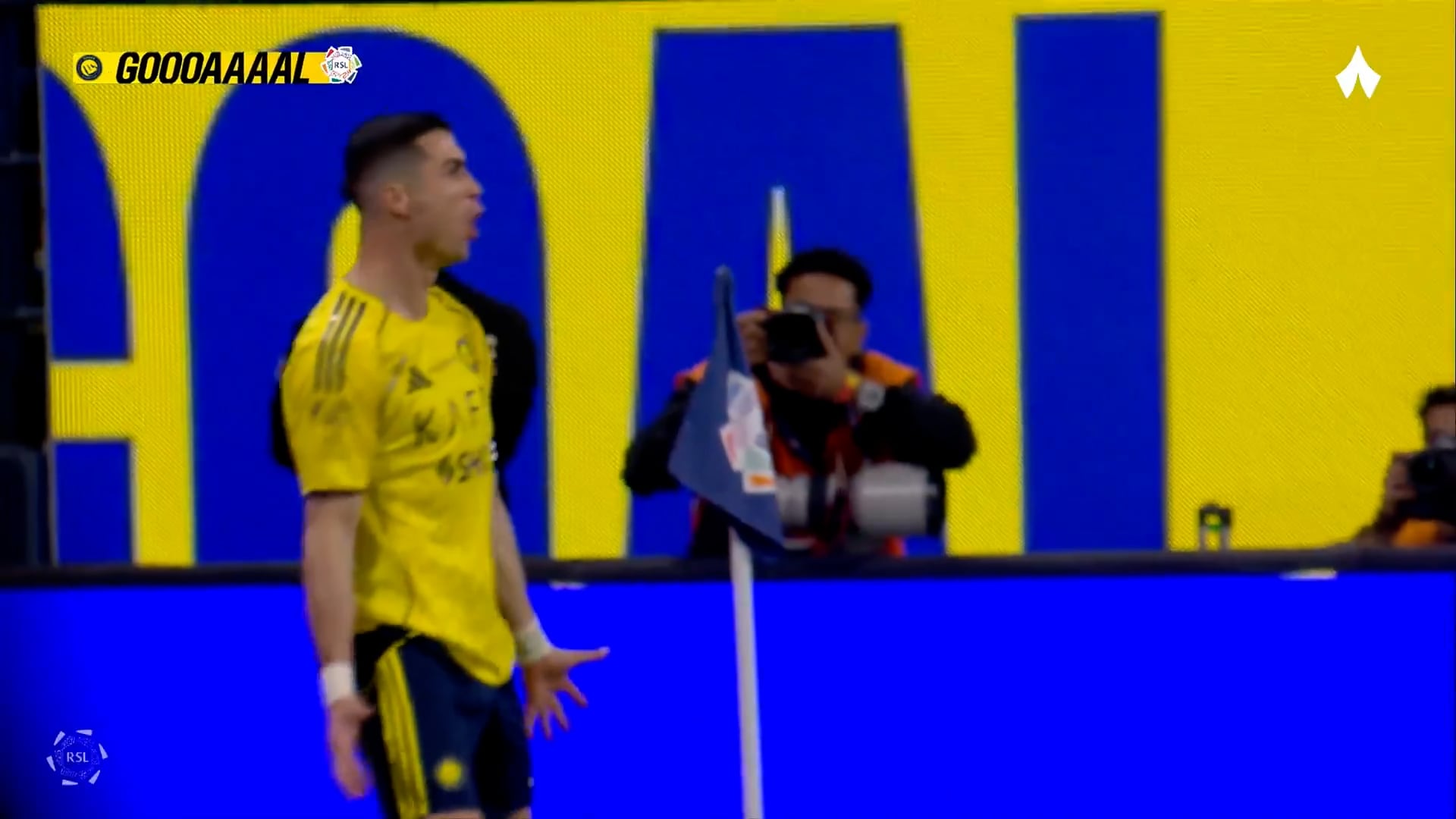 Cristiano Ronaldo scores jaw-dropping bicycle kick in race toward 1,000