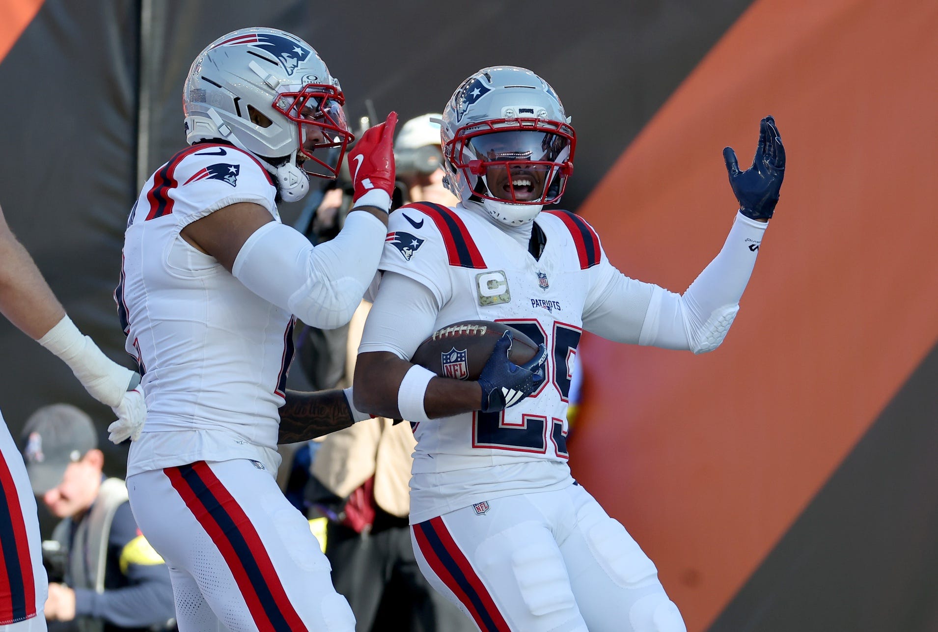 Ups & Downs as Patriots win 9 in a row, leave Cincinnati banged up