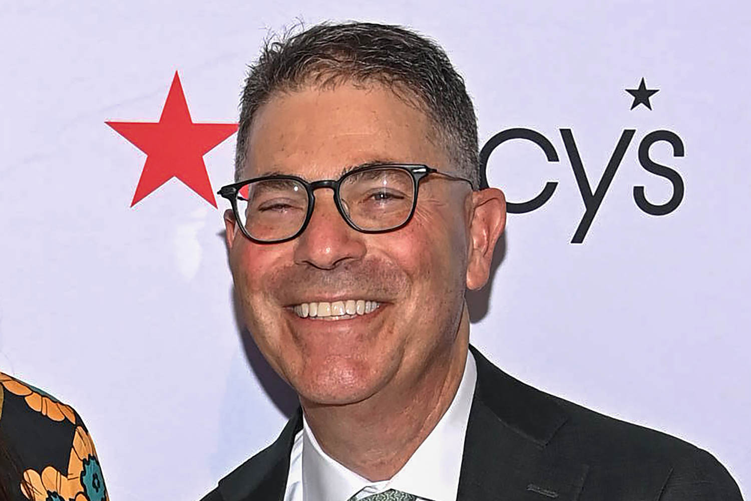 Macy’s quiere que los compradores con problemas de liquidez sepan que tienen opciones estas fiestas