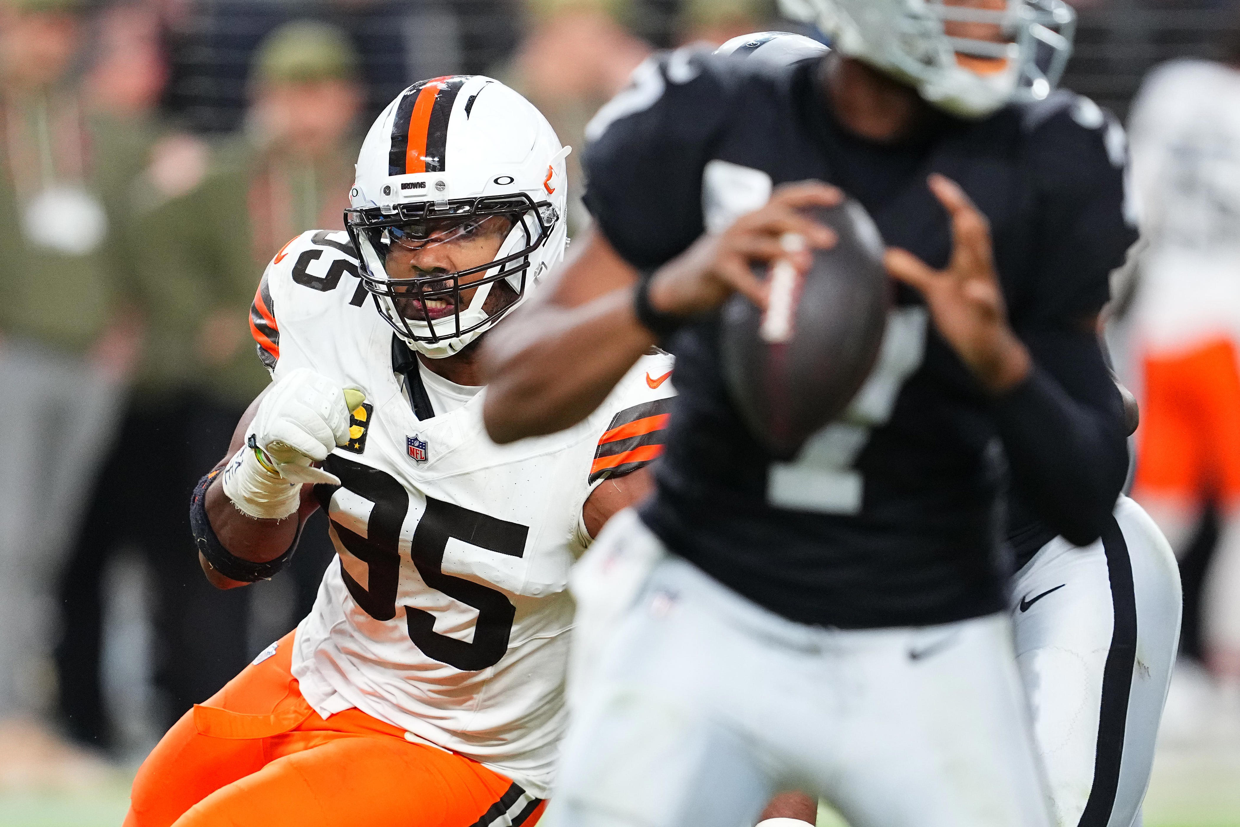 Raiders fire OC Chip Kelly after Browns defense drubs Geno Smith