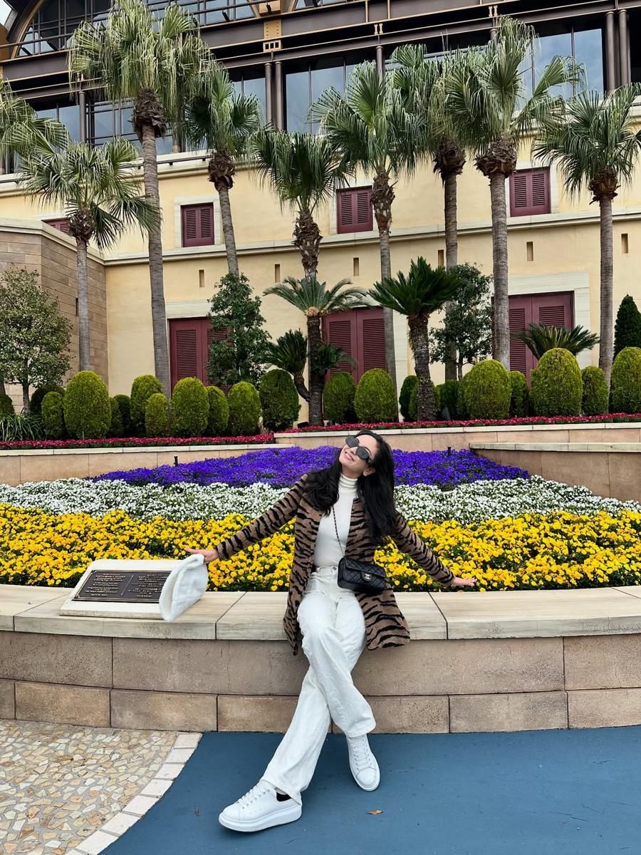 10 Foto Liburan Valerie Tifanka Bersama Teman, Menyenangkan! 4 AA1R0tT4