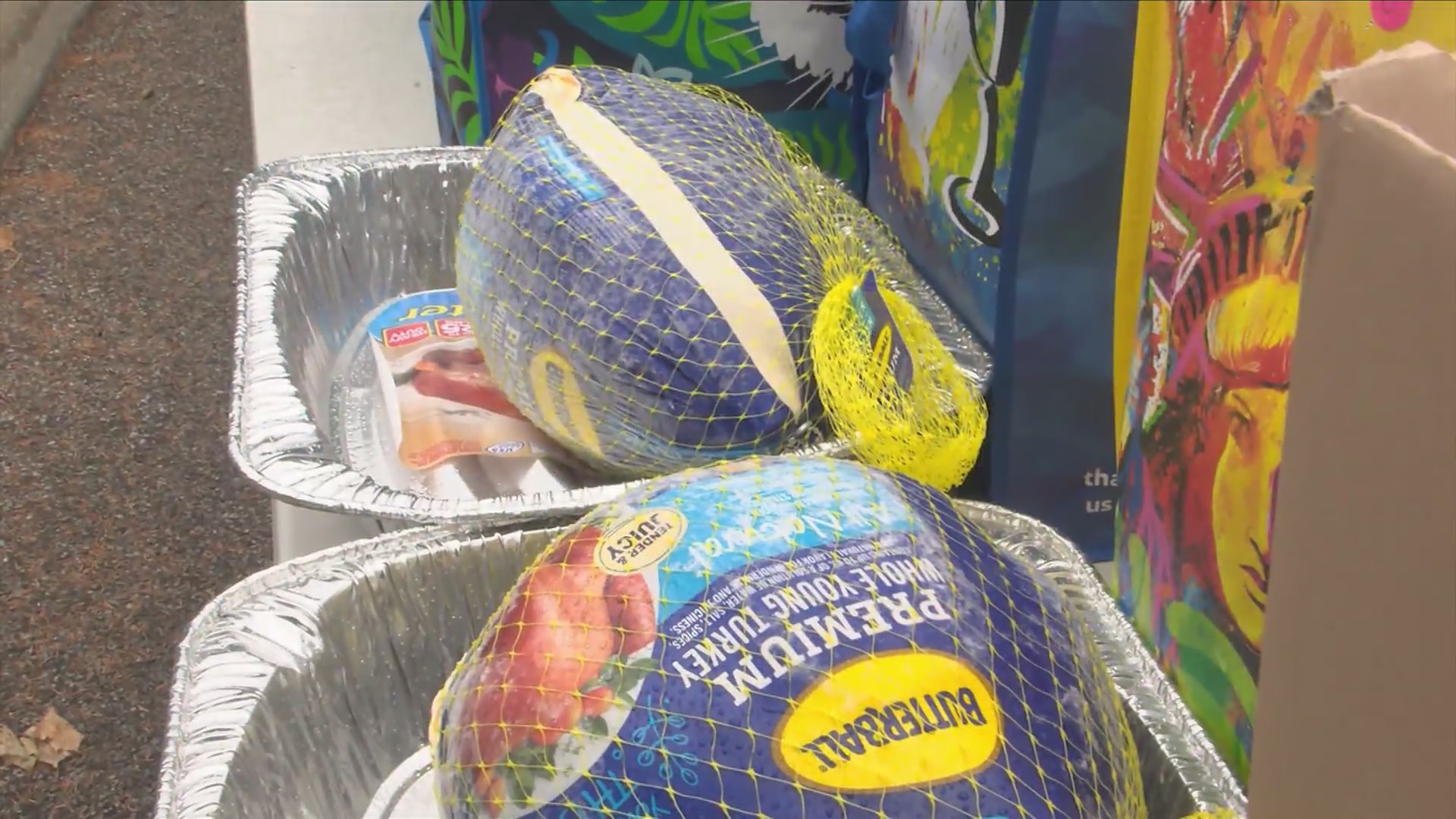 Temple B'rith Kodesh hosts turkey giveaway