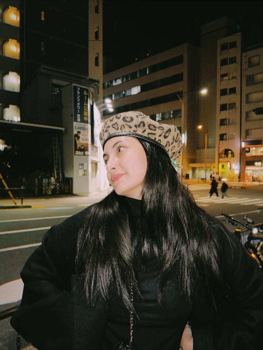 10 Foto Liburan Valerie Tifanka Bersama Teman, Menyenangkan! 9 AA1R0yTD