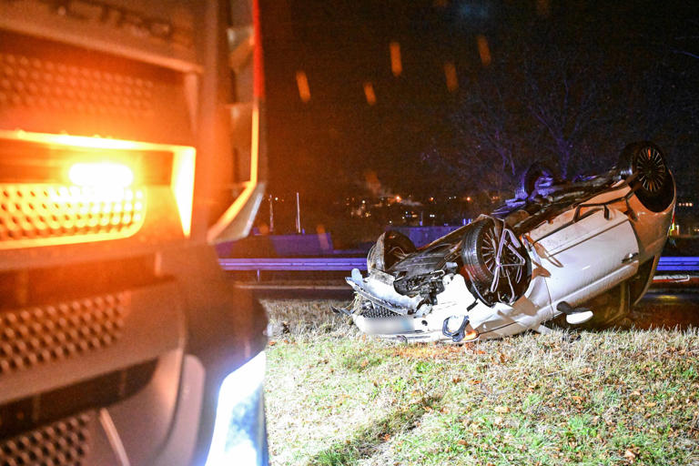 2 dead after car hits abandoned SUV, catches fire on I-75