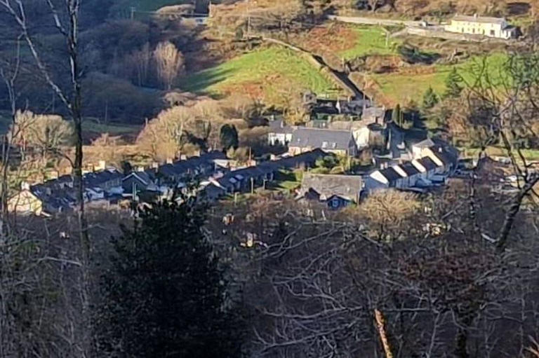 Huge 'chasm' in Welsh mountain 'spewing black smoke' leaves some people ...
