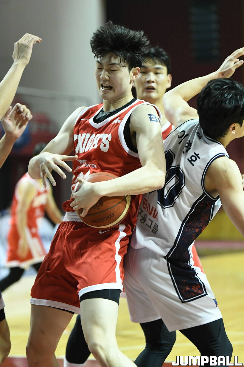 [화보] 선상혁 19점 10리바운드 더블더블 SK, 71-54로 KCC에 D리그 경기 승리