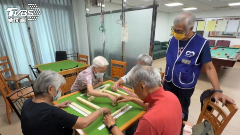 老人服務中心提供多元課程和社交機會，成為許多退休長輩的生活重心。（圖／TVBS）