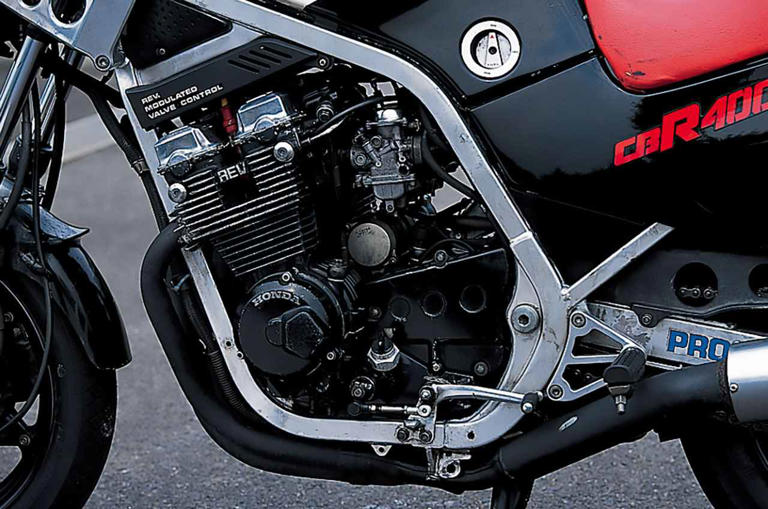 ホンダ「CBR400F（NC17）」（1984年）斬新な車体と2/4バルブ切り替え