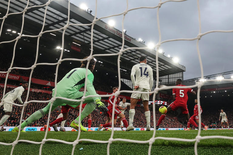 ¿Por qué se validó el gol de Murillo contra el Liverpool?