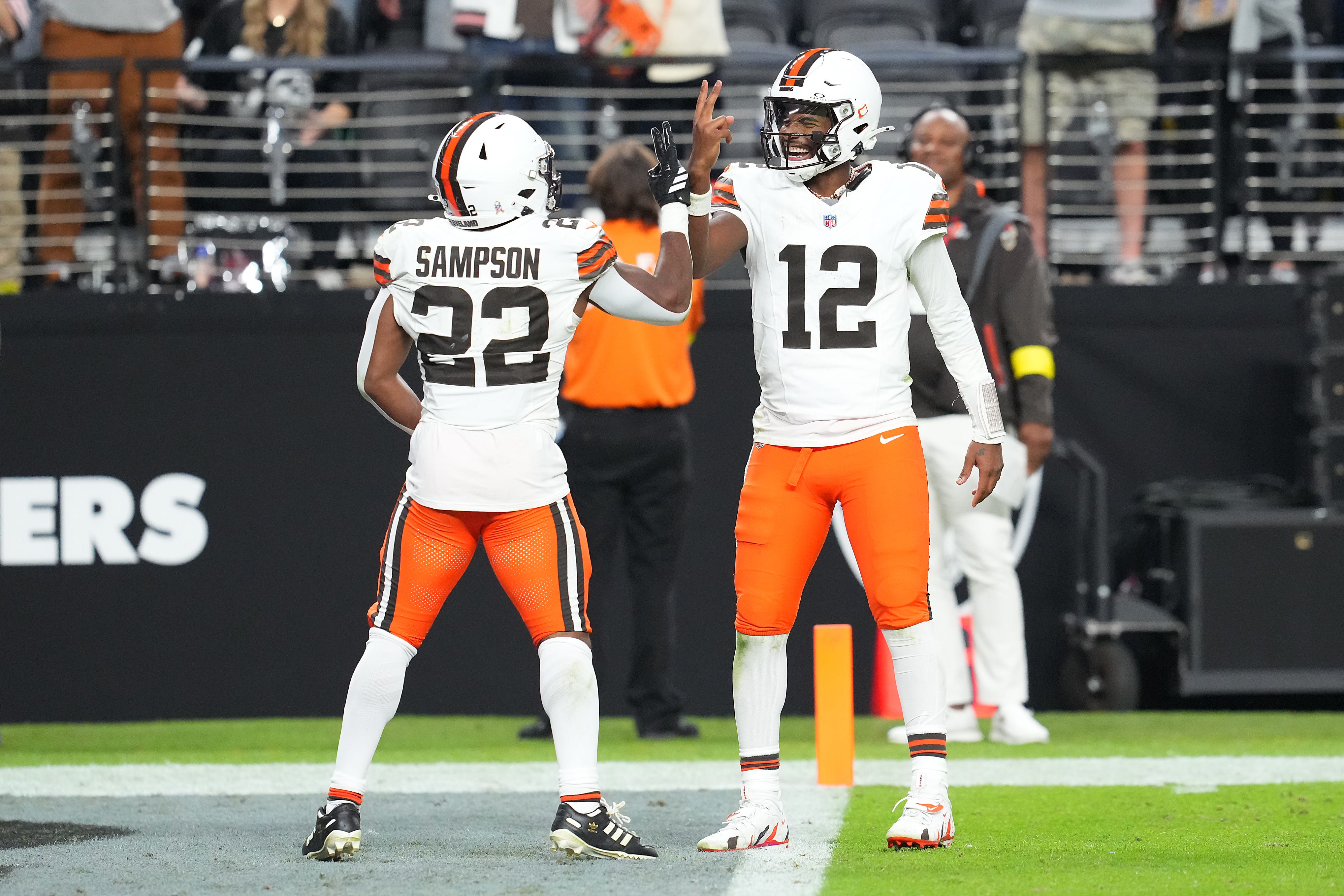 Shedeur Sanders Stuns in NFL Debut: Internet Erupts