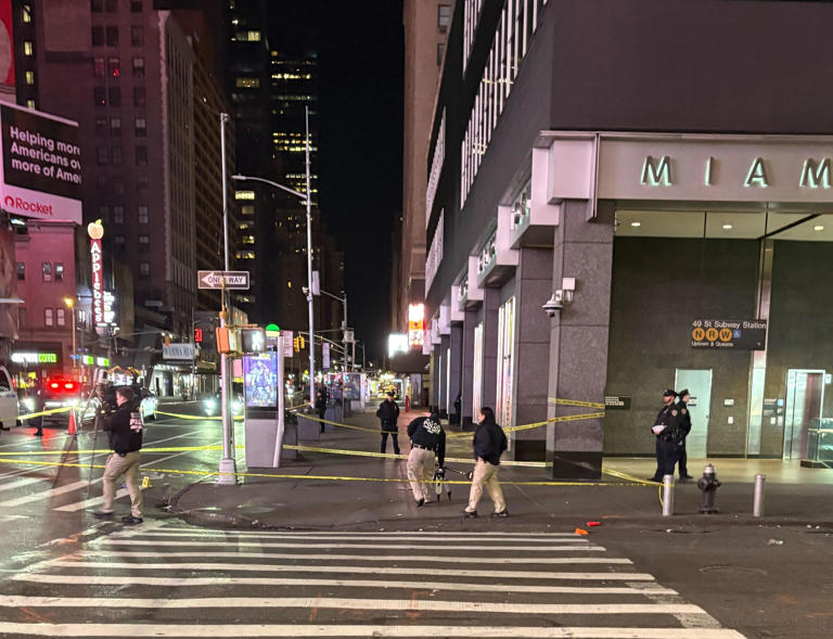 Man killed in Times Square stabbing