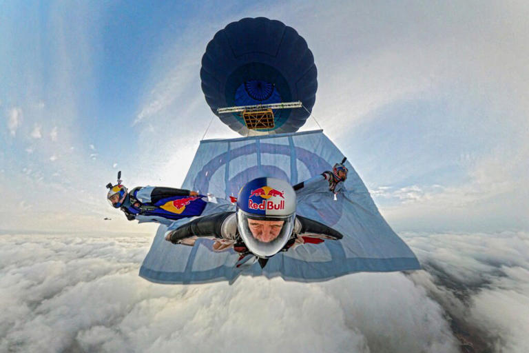 Death-defying scenes as wingsuit athletes tackle extreme flying ...