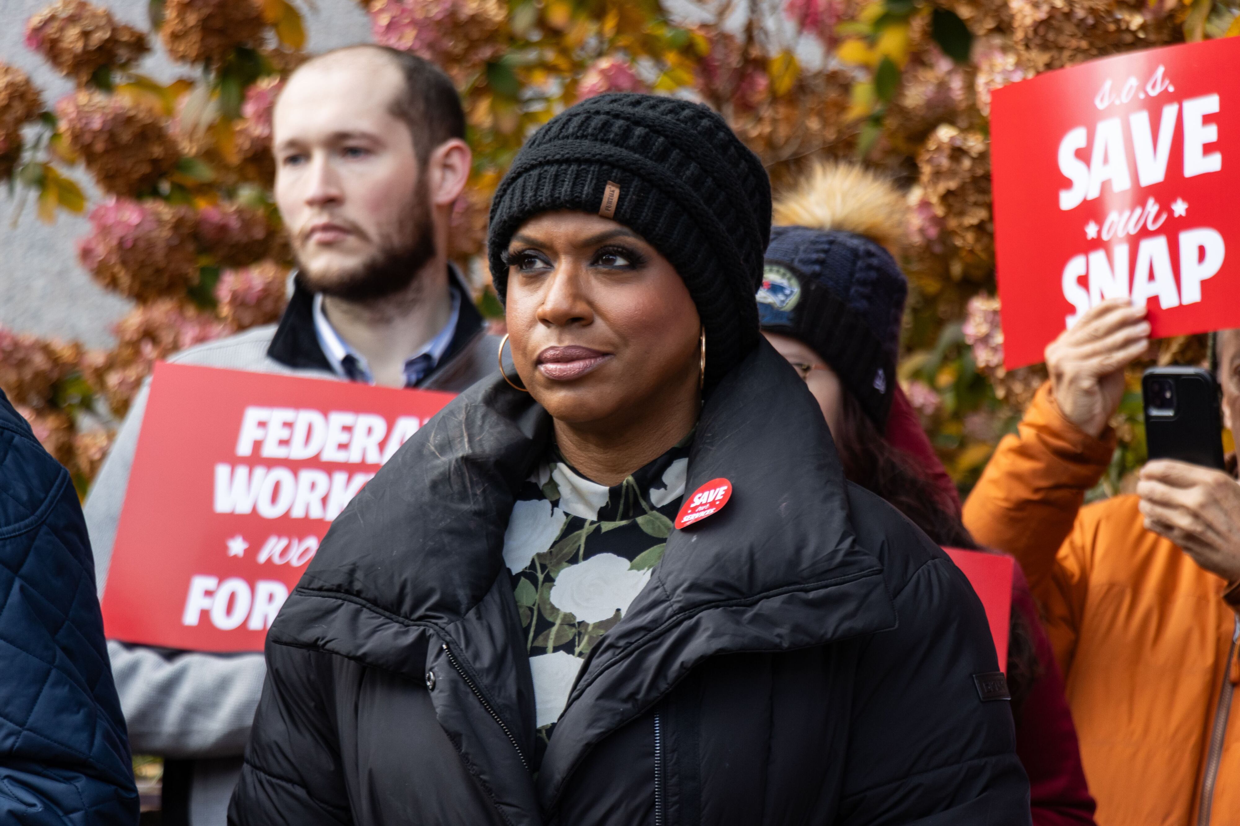 De cara a 2026, el gobernador Healey enfrenta un problema de asequibilidad. Por qué es importante | Bay State Briefing