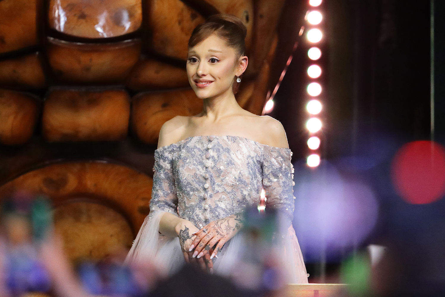 Prohíben la entrada a Singapur al hombre que atacó a Ariana Grande en el estreno de ‘Wicked: For Good’