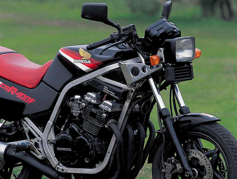 ホンダ「CBR400F（NC17）」（1984年）斬新な車体と2/4バルブ切り替え