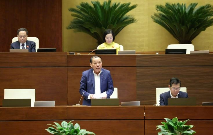 Bộ trưởng Bộ Văn hóa, Thể thao và Du lịch Nguyễn Văn Hùng phát biểu giải trình tại phiên thảo luận của Quốc hội vào chiều 24/11 (Ảnh: Trần Huấn/Vietnam+)