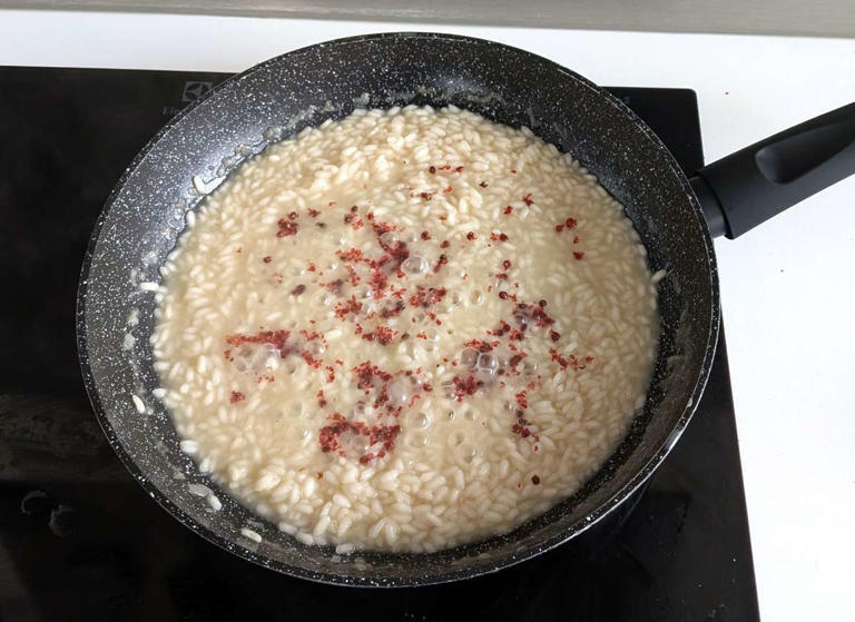 Passo 5 - Risoto de limão com pimenta rosa: cremoso e perfeito para impressionar em ocasiões especiais