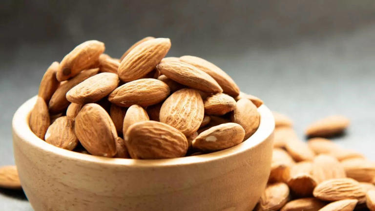 Almonds: Superfood or silent risk? Who should avoid them and why?