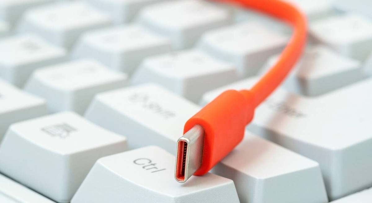 Qué significa cuando un puerto USB es naranja