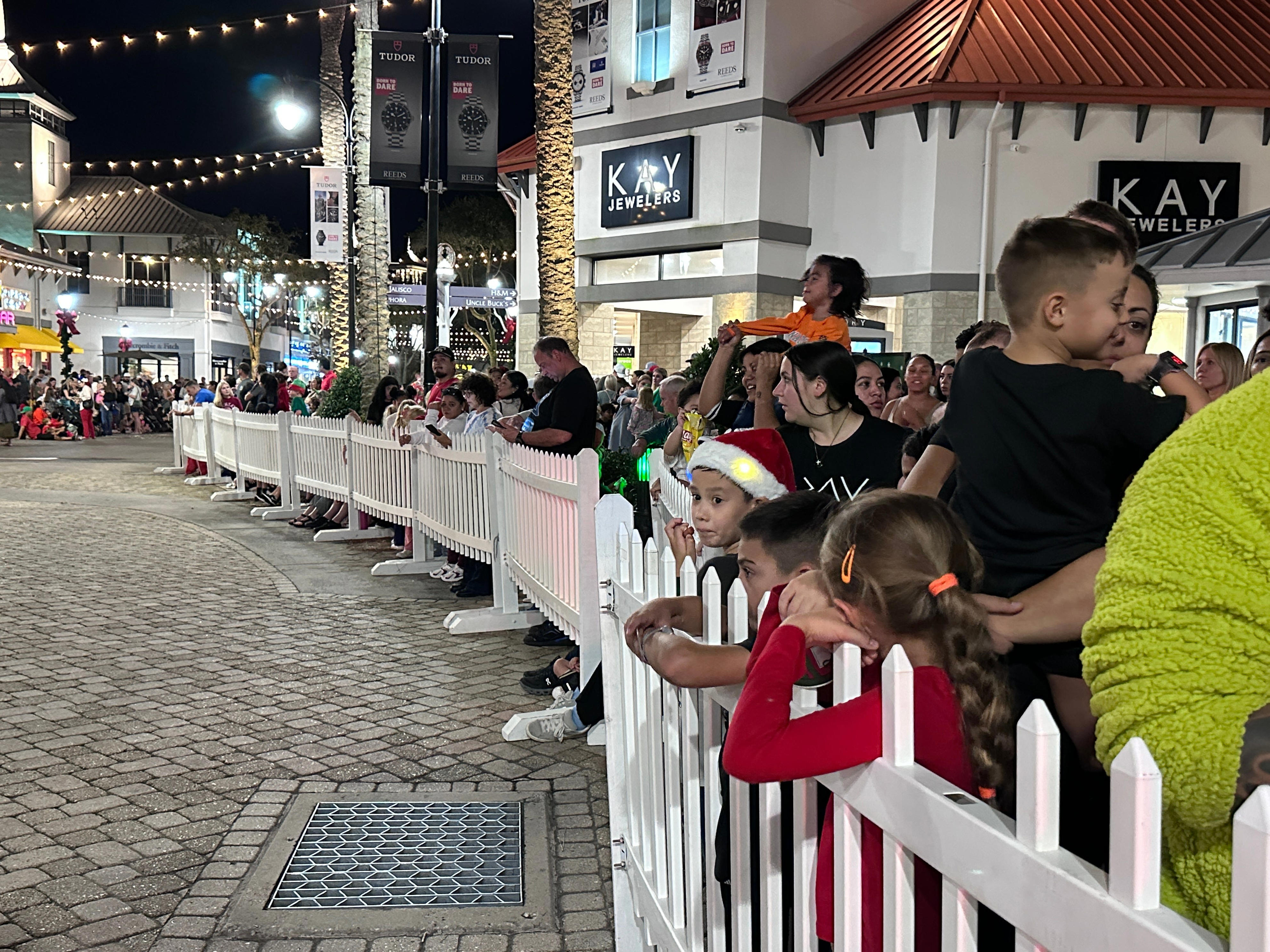 Santa arrives at Destin Commons to light 50-foot Christmas tree