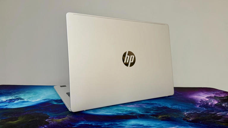 I tested (and tested) the HP OmniBook 5 14. Its battery won a CNET lab ...