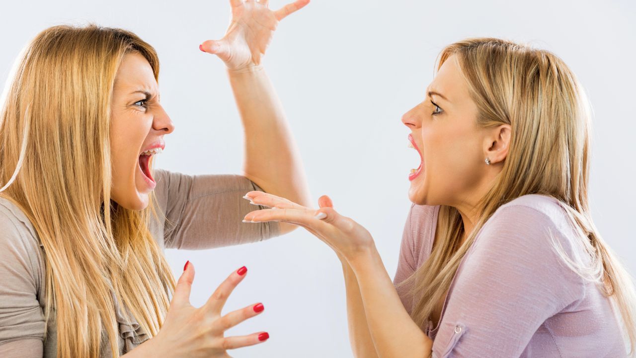 Mortified Host Fuming After ‘Rude' Dinner Guest Brings Her Own Food