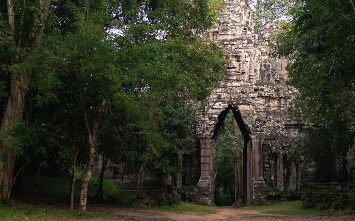 12 Ancient Structures Built With Impossible Symmetry