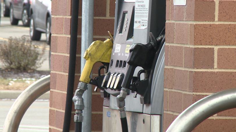 Gas prices continue to climb in Wisconsin Wednesday