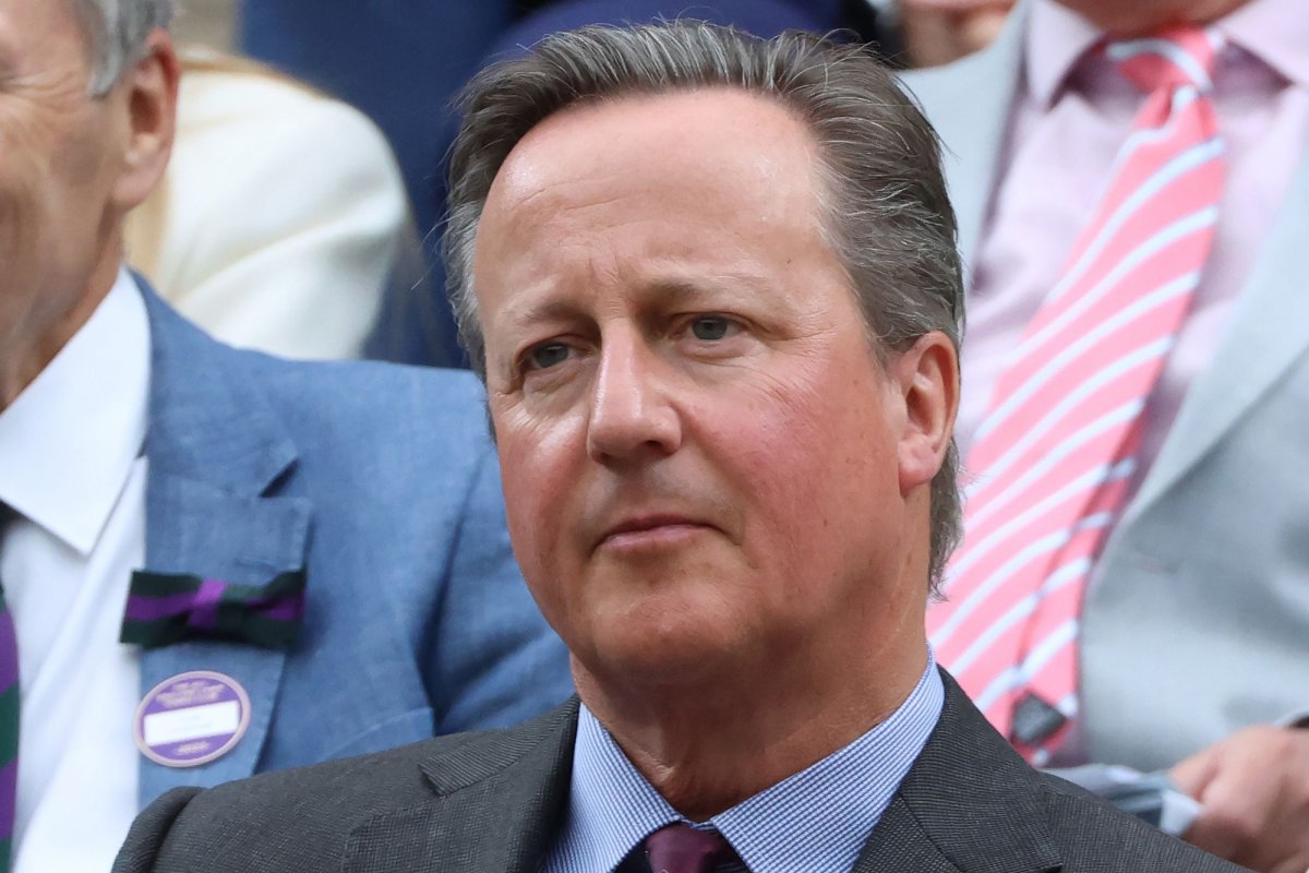 El ex primer ministro británico David Cameron recibió tratamiento por cáncer de próstata.