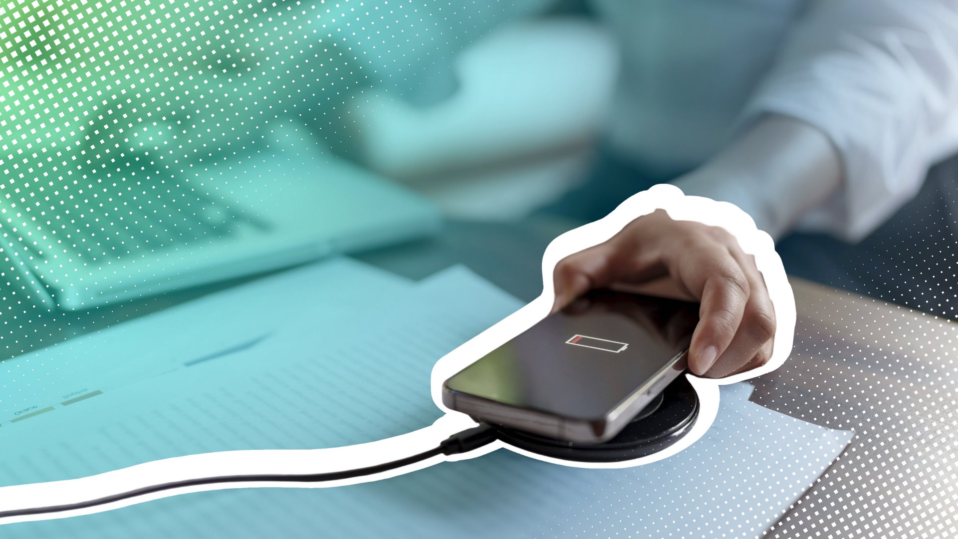 Handy-Akku am Arbeitsplatz aufladen? Darum solltet ihr bei dieser Gewohnheit vorsichtig sein