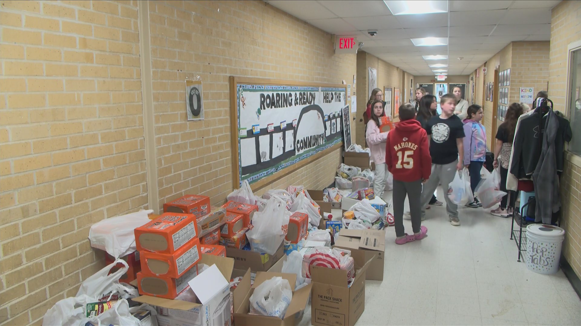 Students Help With Local Food Drive