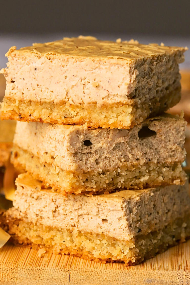 Low Carb Gingerbread Cheesecake Bars