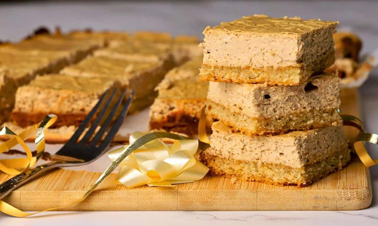 Low Carb Gingerbread Cheesecake Bars