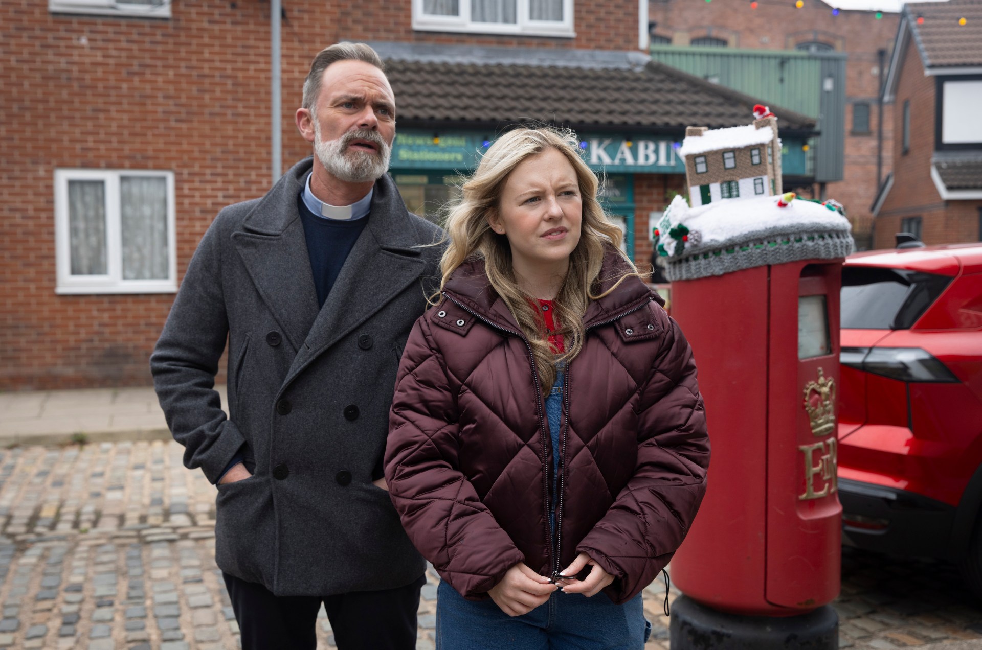 Billy and Summer grow worried (Picture: ITV)