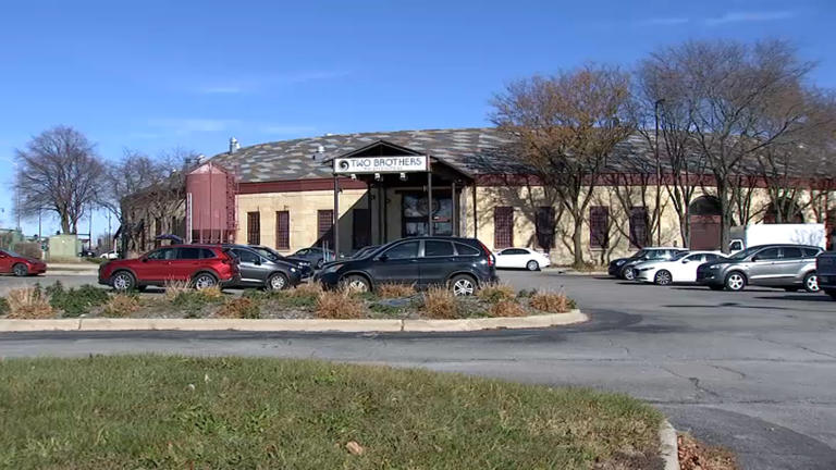 Victim, suspect killed in shooting at Aurora restaurant identified