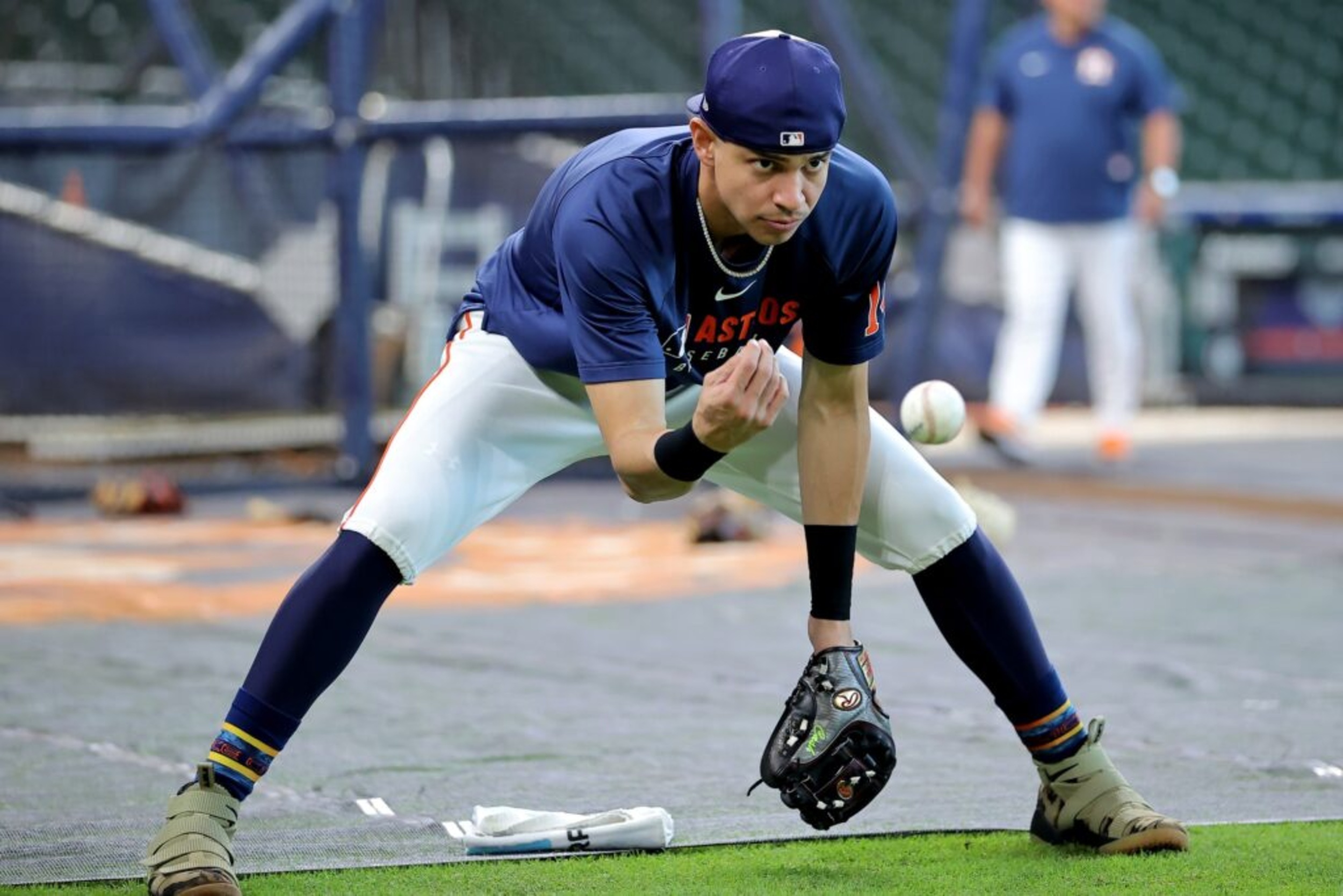 Surprise Trade: Why the Astros Moved On from Mauricio Dubón