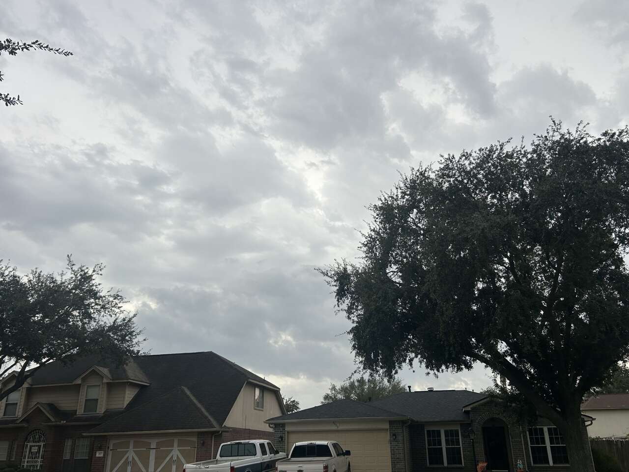Tornado warnings issued as strong storms push into Houston Monday night