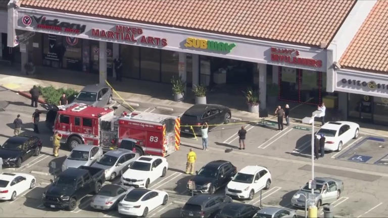 Vehicle crashes into Subway restaurant in Encino