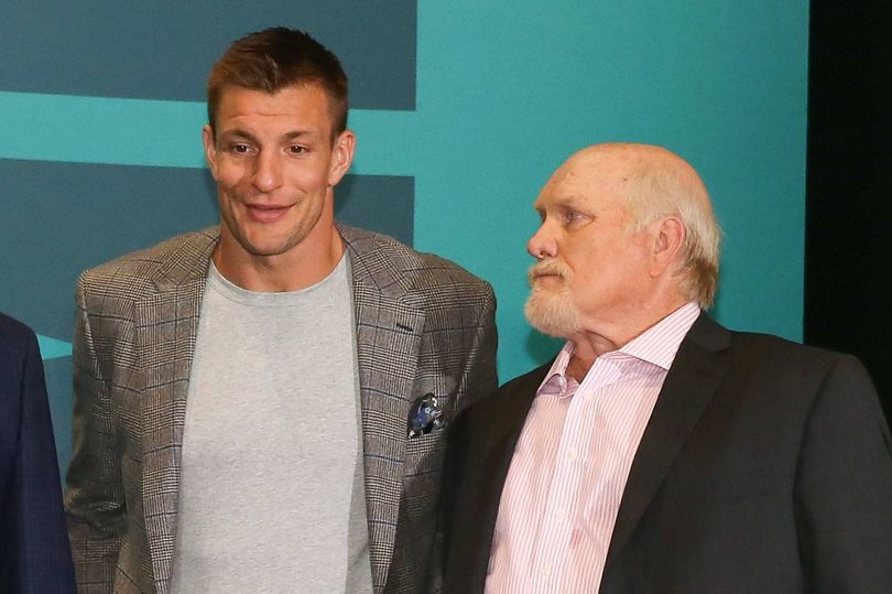Terry Bradshaw tells Gronk he should