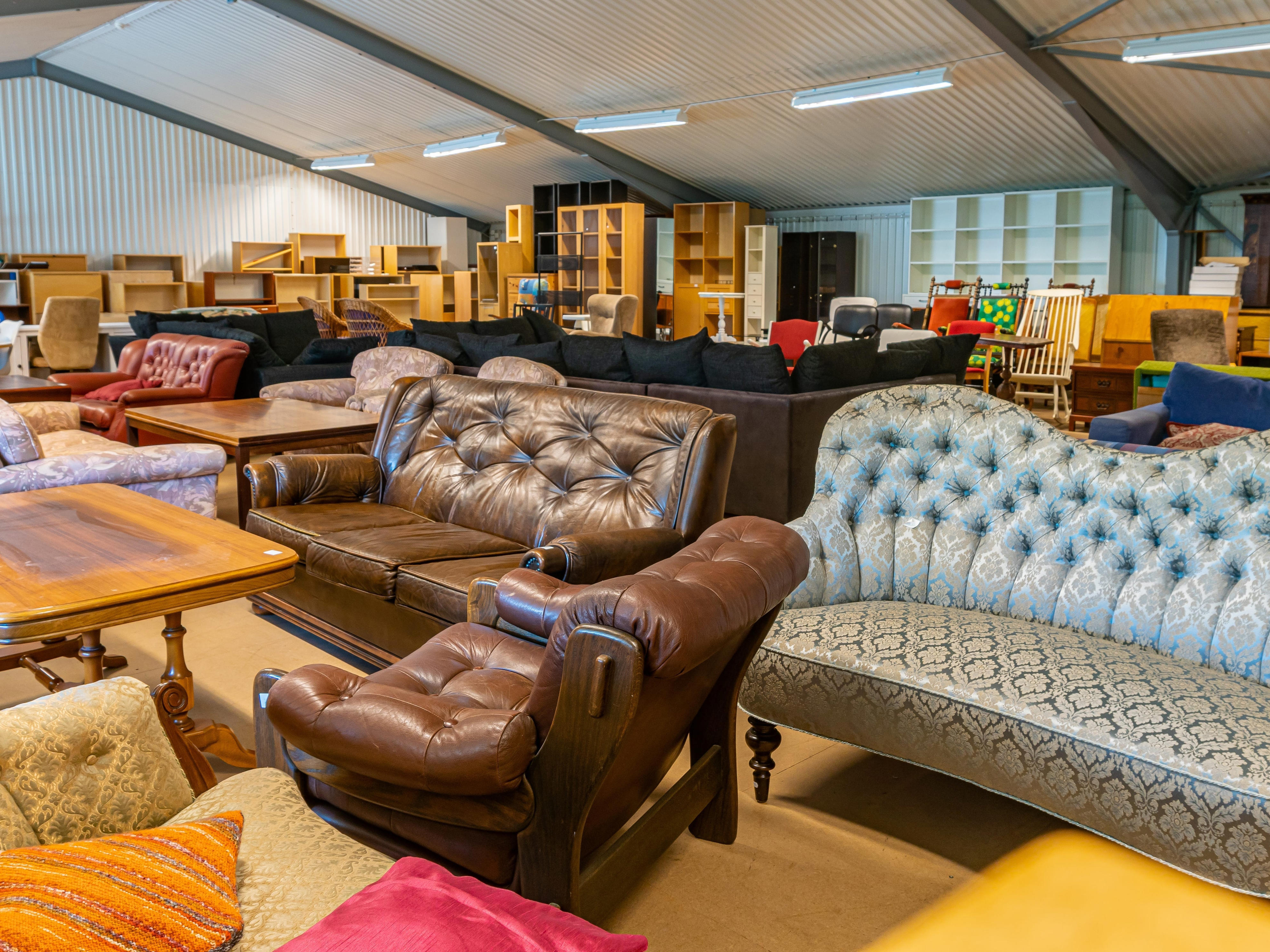 A longtime family-owned furniture retailer turns to bankruptcy, plans ...