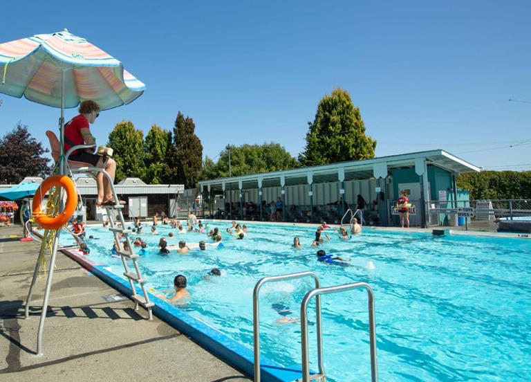 Courtenay, B.C., councillors vote to replace outdoor pool with ...